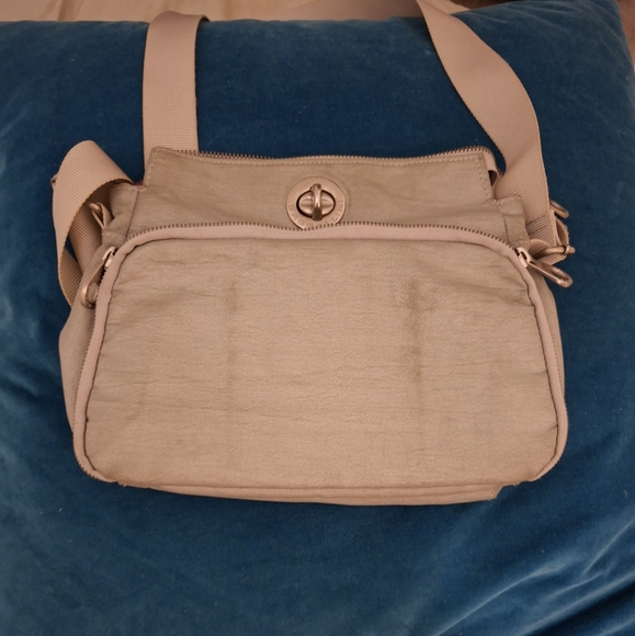 Baggallini Women’s Day-to-Day Crossbody Bag (Silver/light Grey Tone Color) - Picture 16 of 16